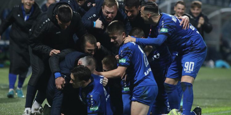 Sportske novosti – VIDEO ‘Dupla premija!’ Kovačević završio na stolu, totalna ludnica u svlačionici Belupa nakon slavlja nad Rijekom