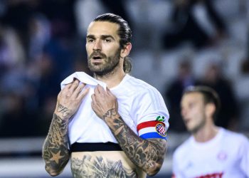 Sportske novosti – VIDEO: Igrači Hajduka napali suca i njegovog pomoćnika, Kalik psovao, Livaja požutio zbog nervozne reakcije