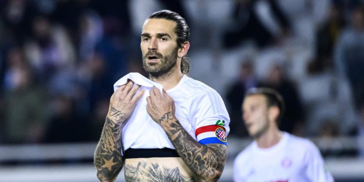 Sportske novosti – VIDEO: Igrači Hajduka napali suca i njegovog pomoćnika, Kalik psovao, Livaja požutio zbog nervozne reakcije