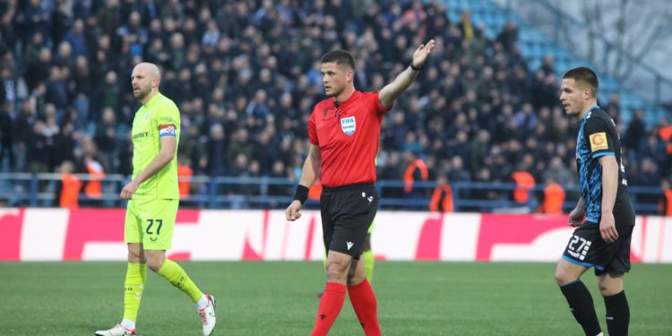 Sportske novosti – VIDEO: Netko u Varaždinu ‘stao na kabel’: Domaći krenuli u napad, a onda je svima na stadionu pao mrak na oči