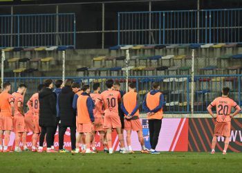 Sportske novosti – VIDEO: Sedmorica navijača Osijeka postrojili igrače nakon blamaže na Kranjči. Evo što su im vikali