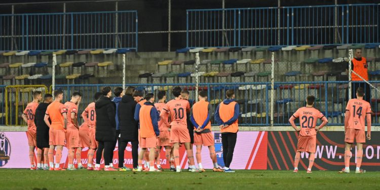 Sportske novosti – VIDEO: Sedmorica navijača Osijeka postrojili igrače nakon blamaže na Kranjči. Evo što su im vikali