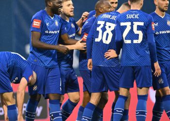 Sportske novosti – VIDEO: Sjajni Dinamo utrpao tri gola Lokomotivi, zabio i Kanga, Petković ušao pa promašio penal