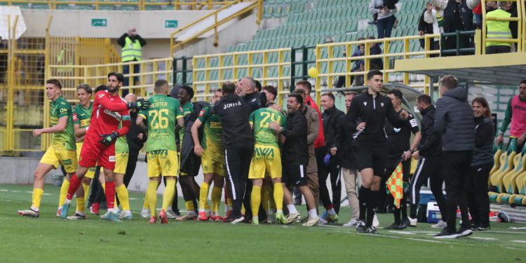 Sportske novosti – VIDEO: Strukan se oglasio, a onda je eskaliralo! Pogledajte dramu nakon utakmice, priča završila isključenjem