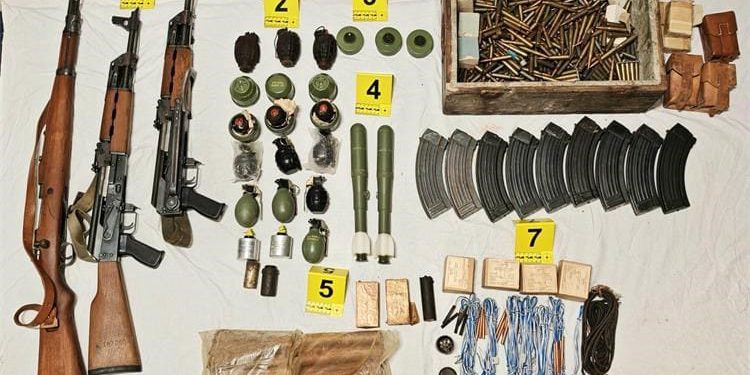 Starijem Hvaraninu u Starom Gradu pronašli hrpu oružja, streljiva i eksploziva