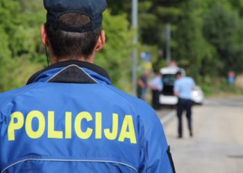 Stonski policajci kaznili dva vozača – jednome pronašli drogu, a drugi bio pozitivan na kokain