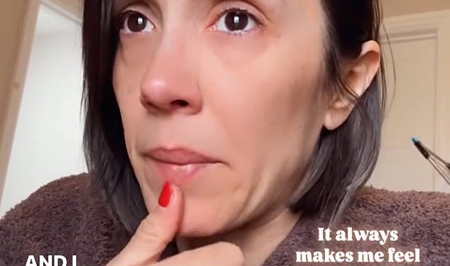 Strogo je Janette Manrara briše suze dok dijeli emocionalno ažuriranje svoje obitelji uoči Chicago Tour