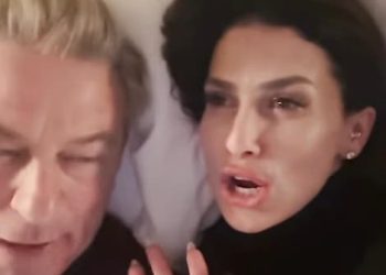 Supruga Aleca Baldwina Hilaria prisiljava ga na ponižavajuću ispriku nakon pljuvanja crvenog tepiha