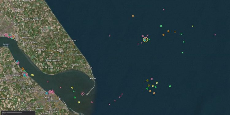 Tanker s pod-oznakom sudara se s kontejnerskim brodom u blizini Velike Britanije