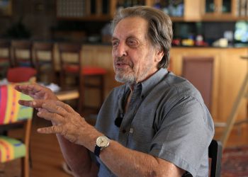 Tata Elona Muska izgovara prijateljstvo milijardera s njegovim ‘crnim slugama’ kao dijete