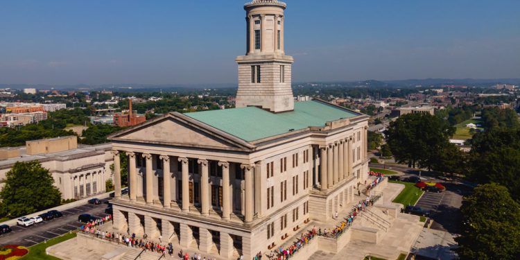 Tennessee zakonodavci žele da škole podučavaju ‘slijed uspjeha’ – diplomirani, vjenčaju se, imaju djecu