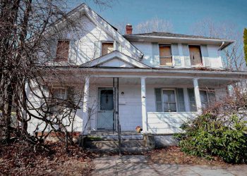 Tisuće podignute u GoFundMe za čovjeka koji je navodno zarobio maćehu 20 godina