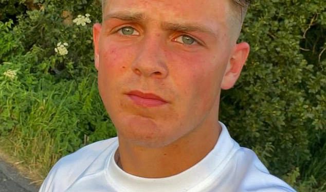 Tragedija kao što je mladi bokser, 22 godine, nalazi se mrtva u rijeci dok obitelj slomljena odaje počast obećavajućem borcu