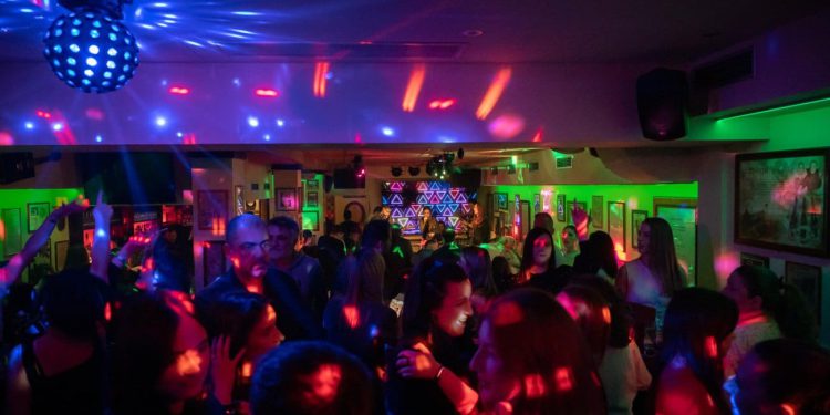 Trash party napunio je Versi k’o kutiju šibica. Bila je to luda zabava, a isto vas očekuje i večeras