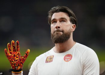 Travis Kelce nagovještava da bi mogao igrati nakon sljedeće sezone nakon što se odluči ne povući