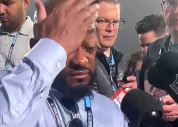 Trener Steelera Mike Tomlin izaziva zdravlje zabrinutosti s bizarnim videozapisom sa sastanka lige: ‘Provjeri ga’ ‘