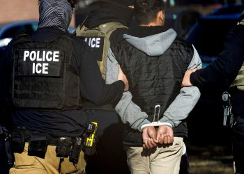 Trump Bijela kuća s obzirom na to mogu li savezni agenti pretraživati ​​domove bez naloga u skladu s vanzemaljskim neprijateljima