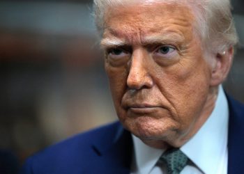 Trump Yanks sigurnosna odobrenja neprijatelja Hillary Clinton, Kamala Harris, obitelj Biden
