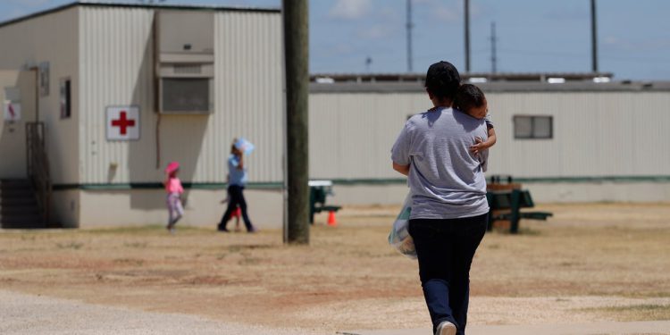 Trump administrator nastavlja s pritvorom migrantskih obitelji i djece. Kritičari upozoravaju da je to “početak drugog mračnog poglavlja”