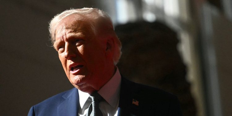Trump ažuriranja uživo: Ministarstvo pravosuđa nastoji ukloniti suca koji je osporio letove deportacije