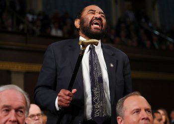 Trump eksplodira uglednice Al Green kao “sramotu” demokratima, kaže da bi “trebao biti prisiljen napraviti IQ test”