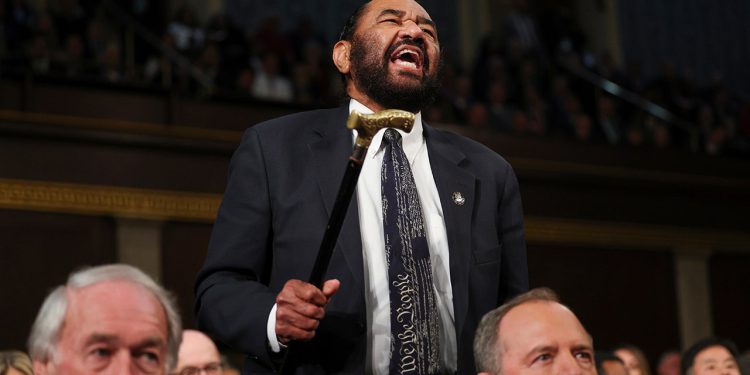 Trump eksplodira uglednice Al Green kao “sramotu” demokratima, kaže da bi “trebao biti prisiljen napraviti IQ test”