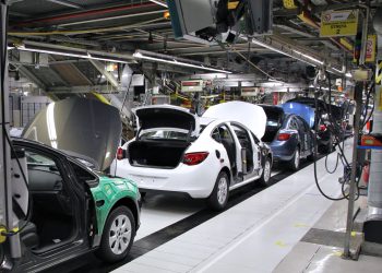 Trump pljusnuo 25% carina na uvoz svih auta i autodijelova u SAD: Razlozi i reakcije