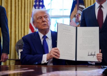 Trump poništava izvršne naredbe Bidena da ‘uvede novo Zlatno doba za Ameriku’