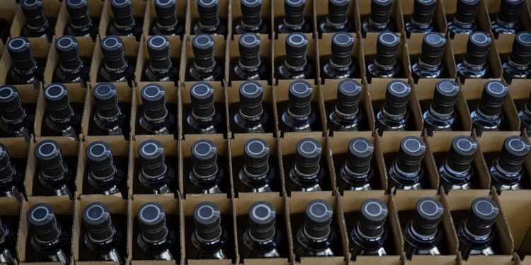 Trump prijeti oporezivanju kupovine europskog alkohola ako EU nameće tarifu viskija