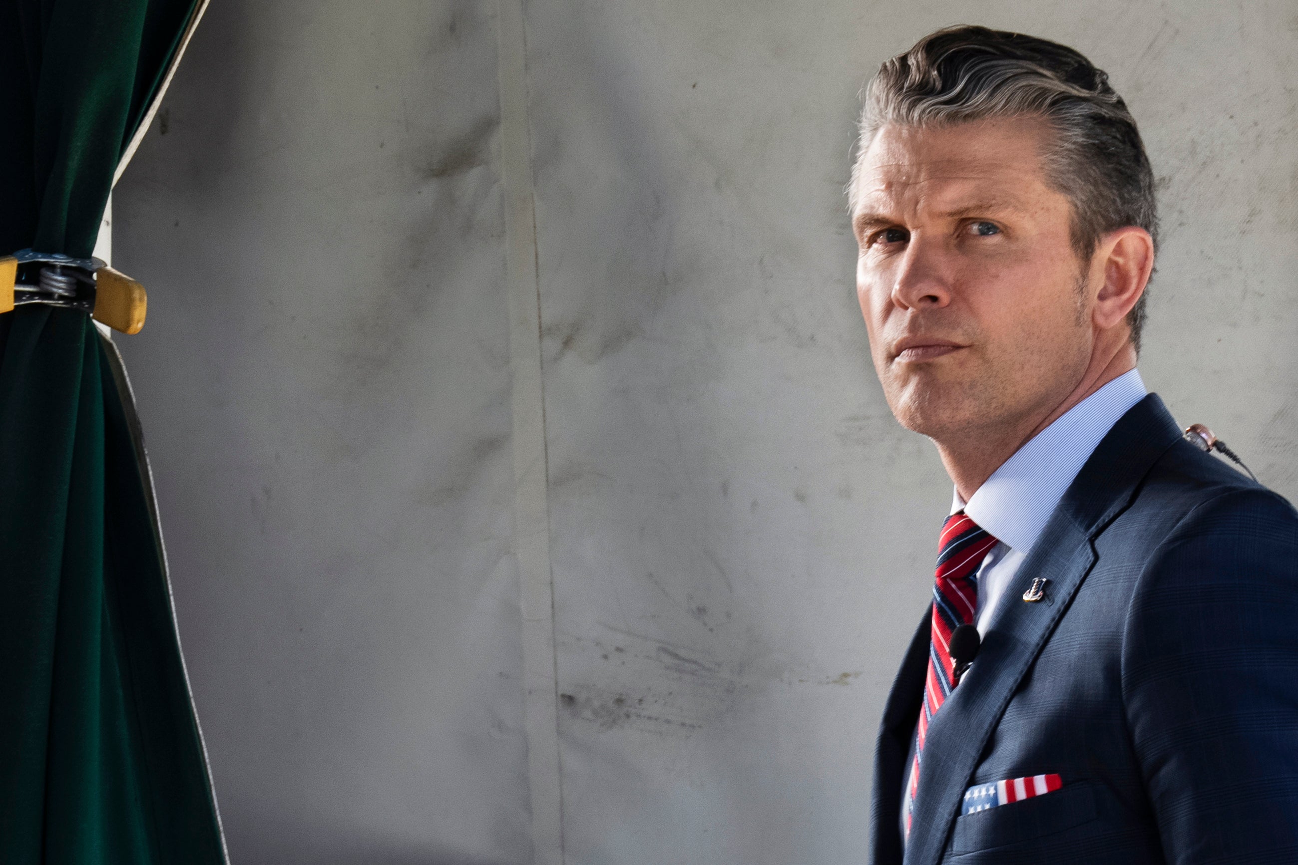 Hegseth, na slici, poslao je vremensku traku planiranih štrajkova protiv Houthi ciljeva u Jemenu u grupni chat