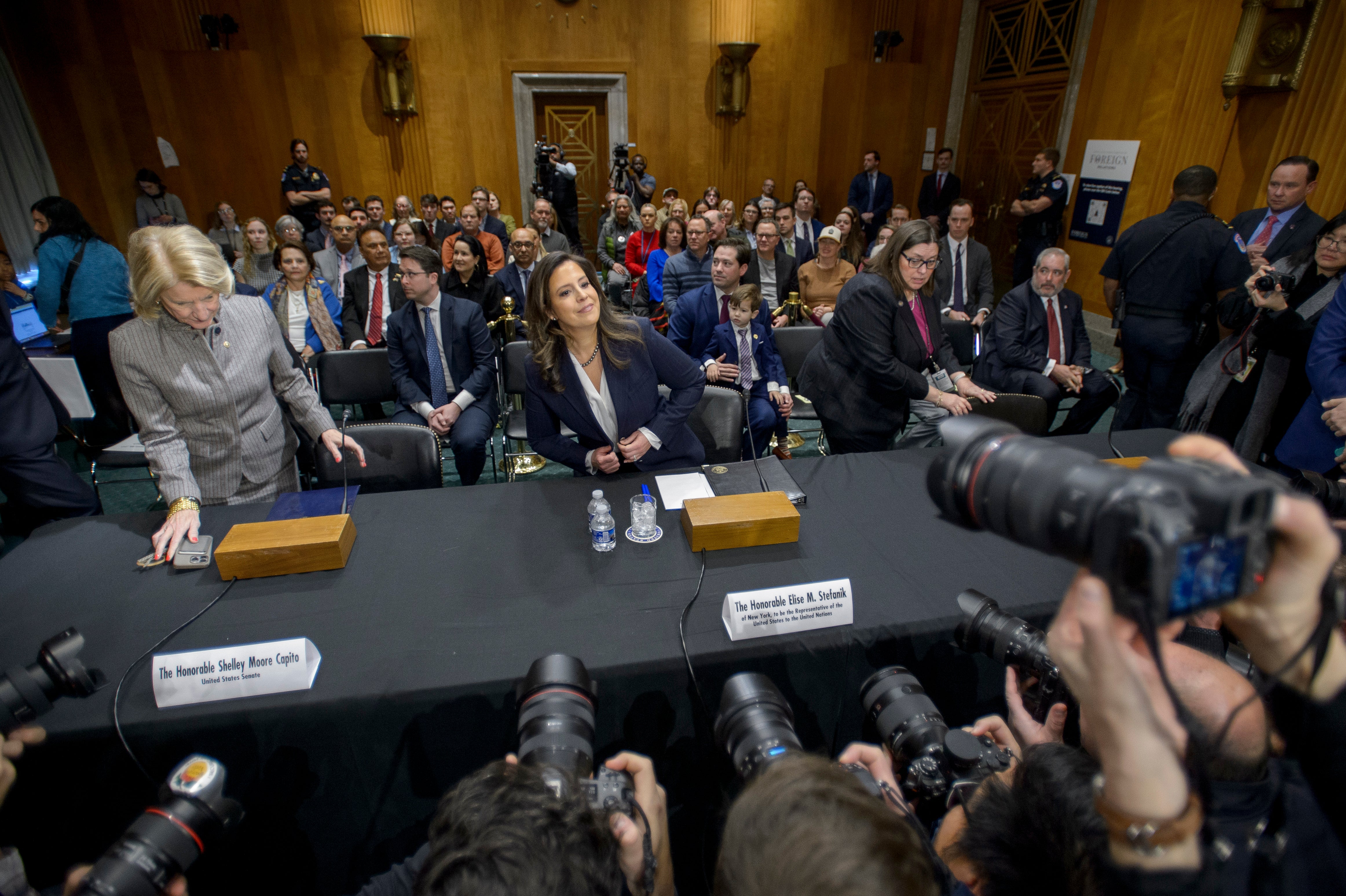 Veleposlanik Elise Stefanik priprema se za svjedočenje početkom ove godine u saslušanju Senata za saslušanje o vanjskim odnosima o tome što treba biti njezina potvrda o čekanju da postane američki veleposlanik Ujedinjenih naroda