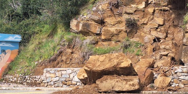 Tu dica čekaju autobus, a sve se dogodilo nakon što su Županijske ceste zidale ovaj zidić