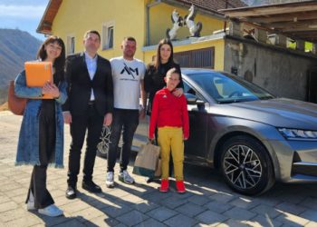 U POPLAVAMA OSTAO BEZ RODITELJA Potpisan ugovor za gradnju kuće malenom Ediju Tufeku