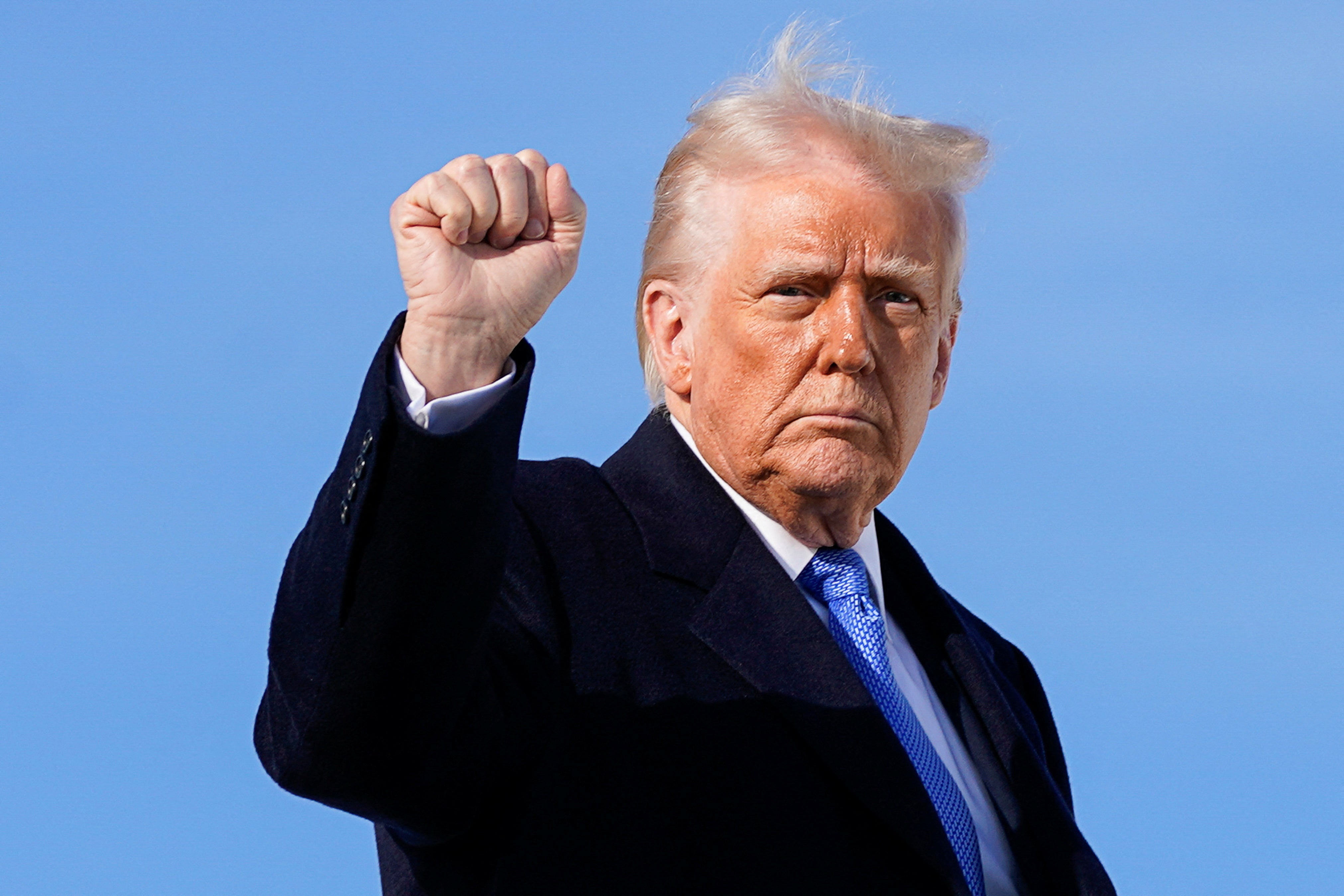 Administracija Donalda Trumpa razmišlja o tome mogu li savezni agenti izvršiti potragu za domovima naroda prema Zakonu o vanzemaljskim neprijateljima kako bi pronašli navodne članove Tren de Aragua