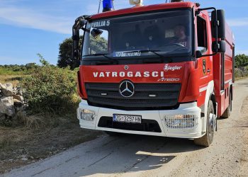 U požaru na Pagu poginuo muškarac