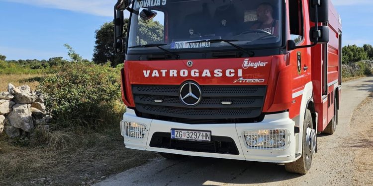 U požaru na Pagu poginuo muškarac