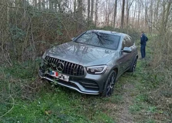UKRADEN DAN RANIJE Na šumskom putu pronađen skupocjeni Mercedes