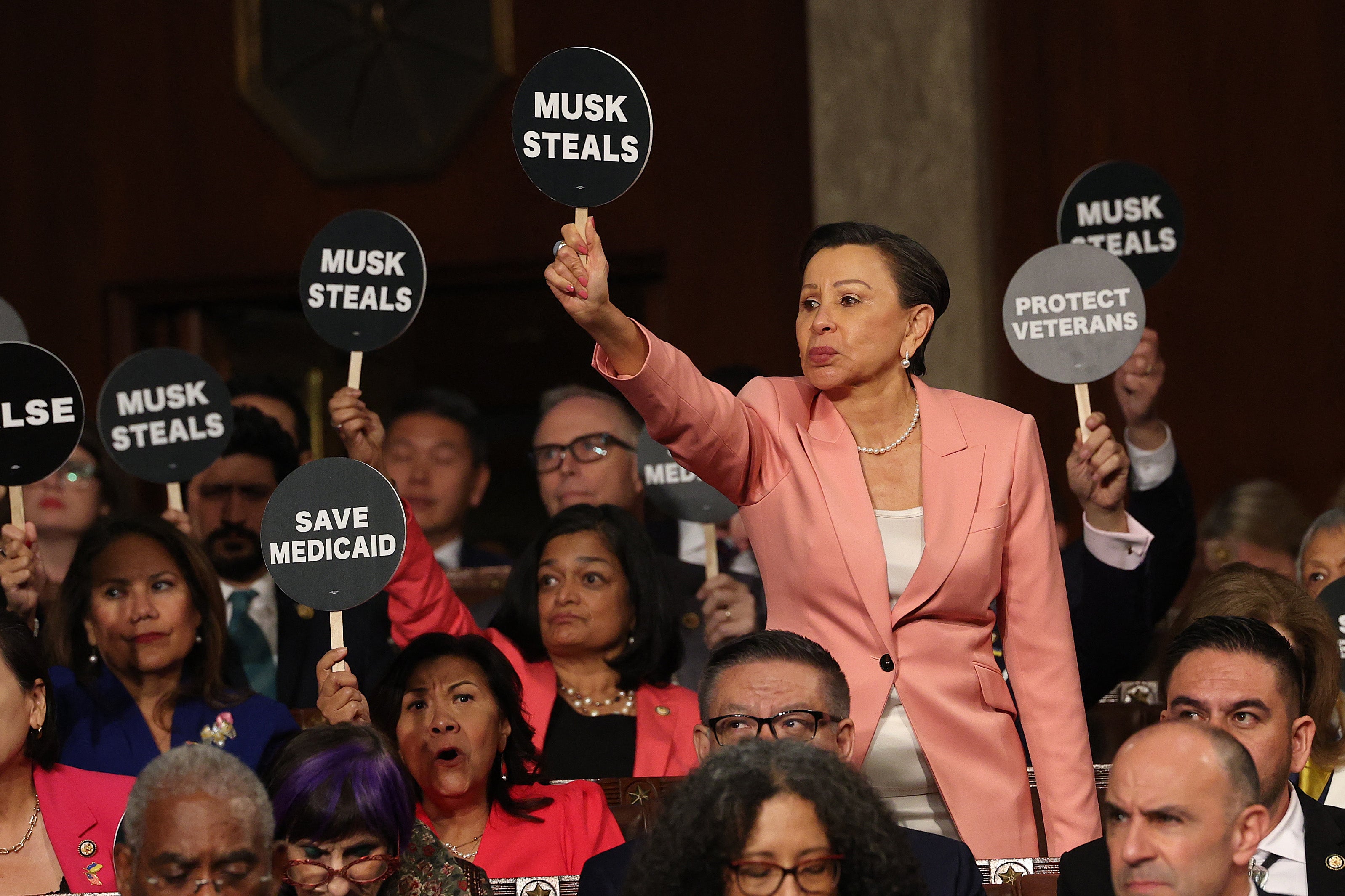 Američka reprezentativna Nydia Velazquez (D-NY) drži 