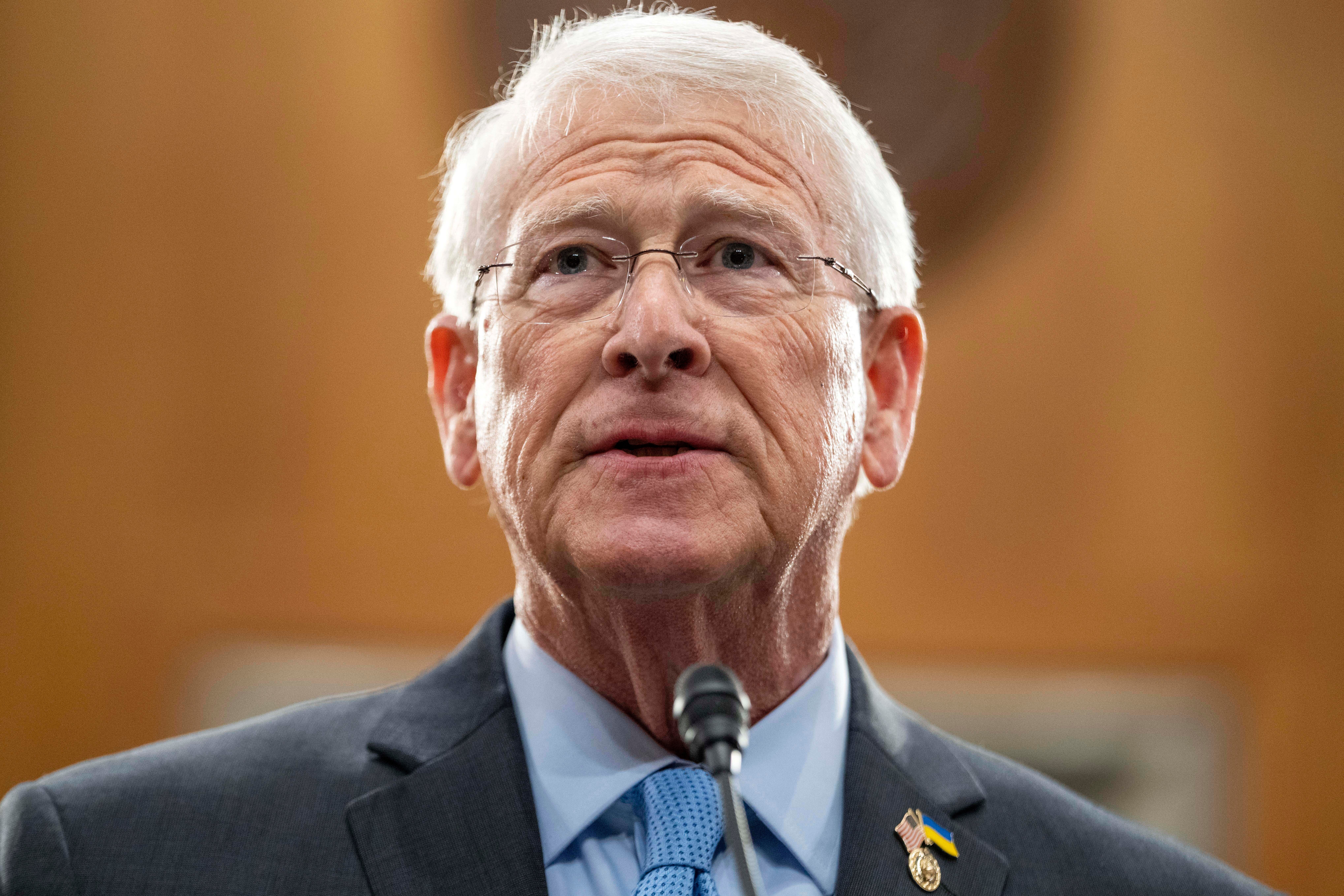Senator Roger Wicker, predsjednik Odbora za oružane usluge Senata, šutio je ponedjeljak nakon puhanja.