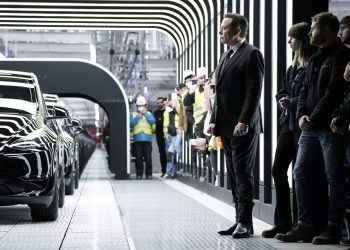 Uhićenja na prosjedu ispred trgovine Tesle u New Yorku