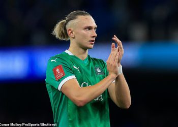 Ukrajinski golman Plymouth -a otkriva da oca nije vidio tri i pol godine u emocionalnom intervjuu nakon gubitka FA Kupa od Man Cityja