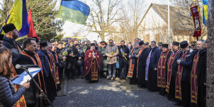 Ukrajinski nacionalisti obilježavaju nacistički suradnik (fotografije, video) – RT Rusija i bivši Sovjetski Savez