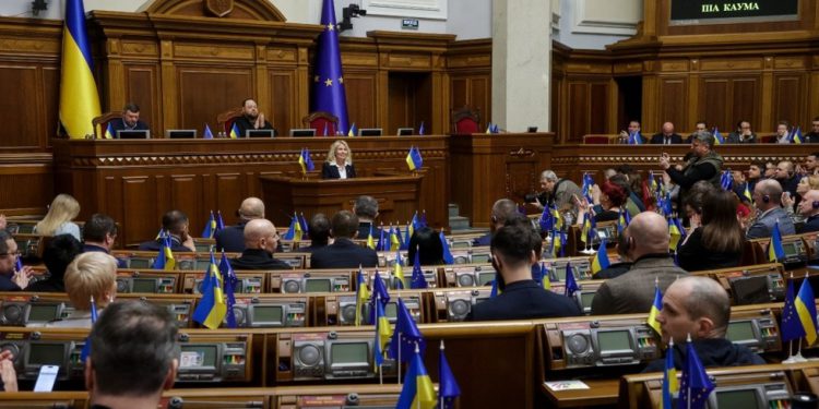 Ukrajinski parlament poštuje Trumpove mirovne napore – RT Rusija i bivši Sovjetski Savez