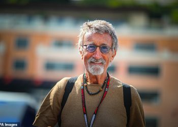 Unutar Eddieja Jordana Milijuni: Formula One mogu ostaviti bogatstvo od 463 milijuna funti svojoj supruzi od 46 godina i njihovom četvero djece – uključujući super -jahte i domove u Londonu, Monaku i Cape Townu