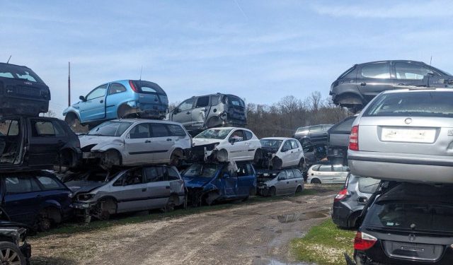 VELIKA ZAPLJENA U PRNJAVORU Oduzeta rabljena vozila i autodijelovi vrijedni gotovo 200 tisuća maraka