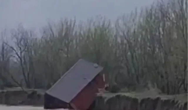 VIDEO Bujica odnijela vikendicu u Odžaku