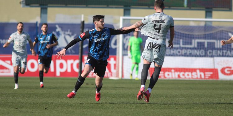 VIDEO: Pogledajte smiješno simuliranje i jednu od najkraćih VAR provjera u povijesti SHNL-a