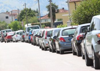 VOZNI PARK STANOVNIŠTVA BiH Prosječna starost vozila 17 godina, kupujemo manje novih automobila i preferiramo benzince