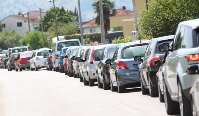 VOZNI PARK STANOVNIŠTVA BiH Prosječna starost vozila 17 godina, kupujemo manje novih automobila i preferiramo benzince