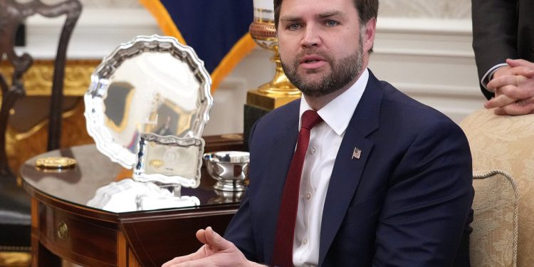 Vance kaže da američki “radi na” Ukrajinskom planu “s Rusima” nakon što Trump smanji pomoć za obranu Kijevu